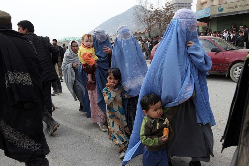taliban wajibkan wanita di afghanistan memakai burqa