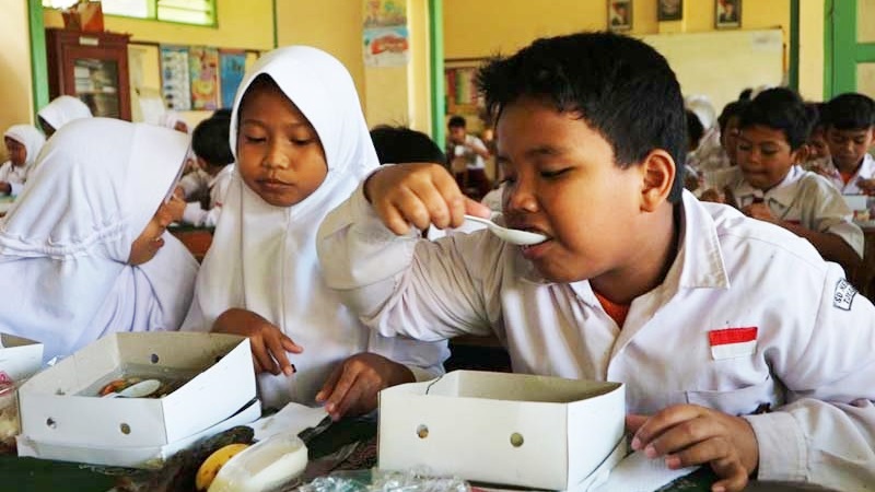 Ilustrasi Makan Siang Gratis