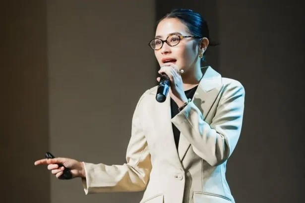 Prilly Latuconsina Jadi Dosen