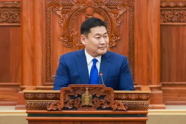 Perdana Menteri Mongolia, Luvsannamsrain Oyun Erdene