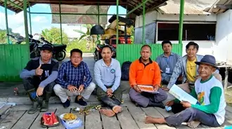 Angota DPRD Kabupaten Barito Utara Ardianto saat menghadiri kegiatan panen raya di Dusun Bangdep