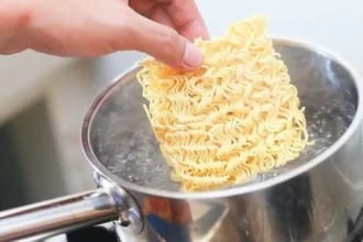 Memasak Mi Instan