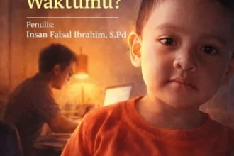 Wajah Sendu Di Balik Lampu Meja