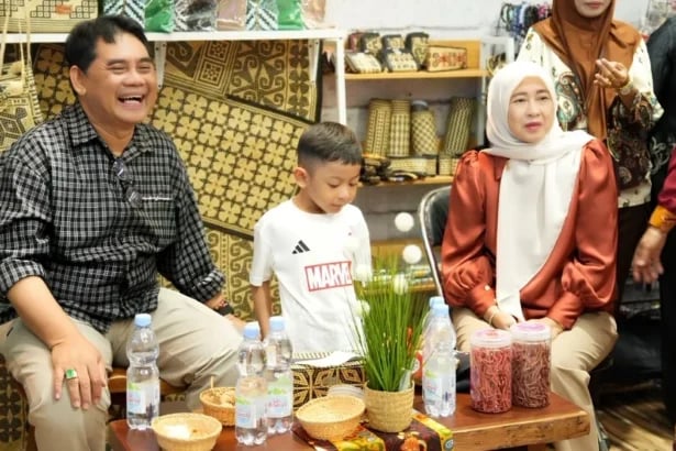 Tinjau Stand