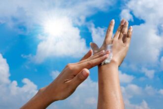 Apakah Bayi Perlu Sunscreen Ini Penjelasan Untuk Orang Tua (1)