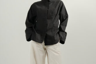 Style Guide The Black Edit – Mendefinisikan Ulang Seragam Minimalis Modern