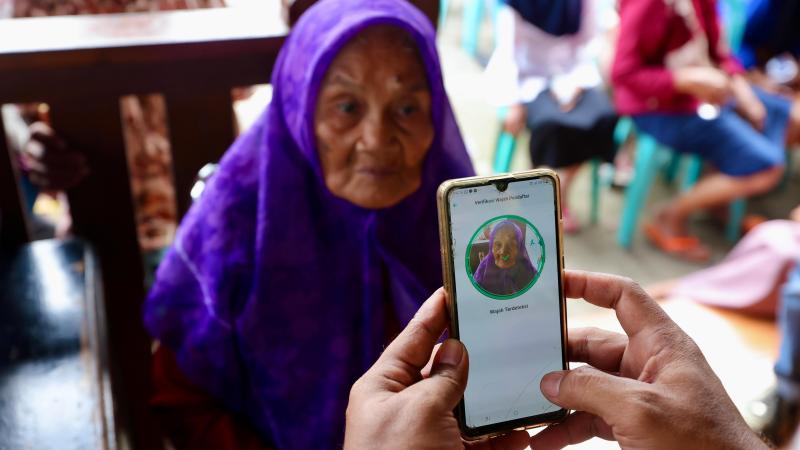 Verifikasi Wajah Penerima Bansos