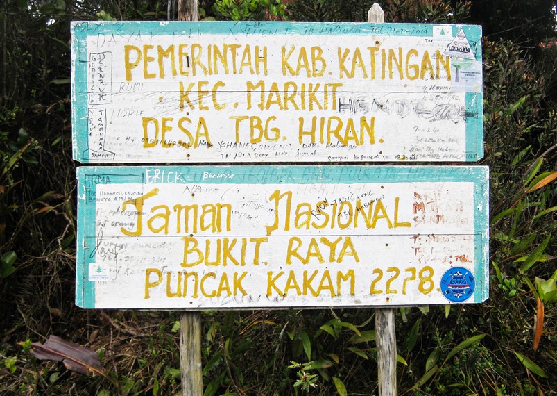 Puncak kakam puncak tertinggi Gunung Bukit Raya