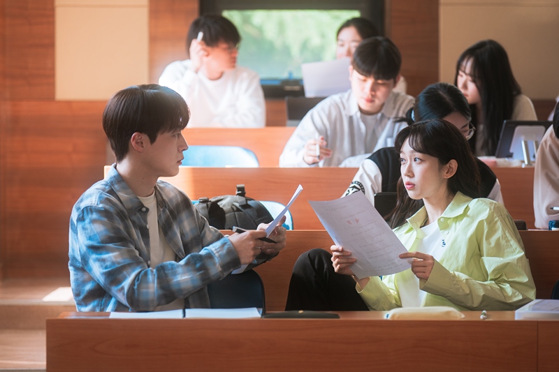 Adegan Romantis dalam Drama Cheer Up
