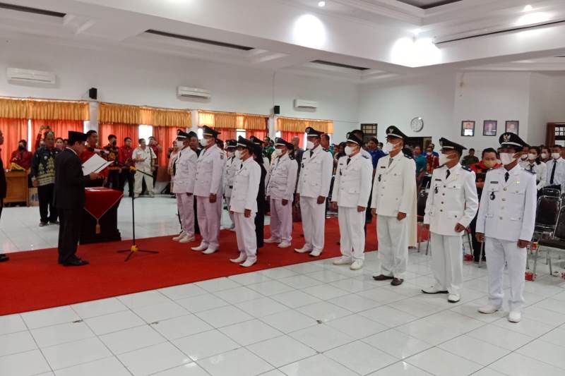 Pelantikan kades oleh bupati katingan