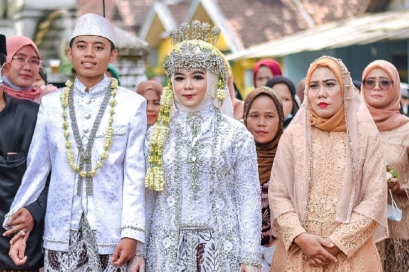 kisah viral menantu selingkuh dengan ibu mertua