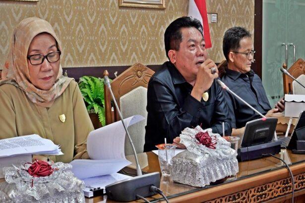 Ketua Dprd Kalteng Dan Anggota Menyambut Studi Upr Di Dprd Kalteng
