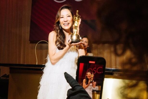 Michelle Yeoh raih oscar