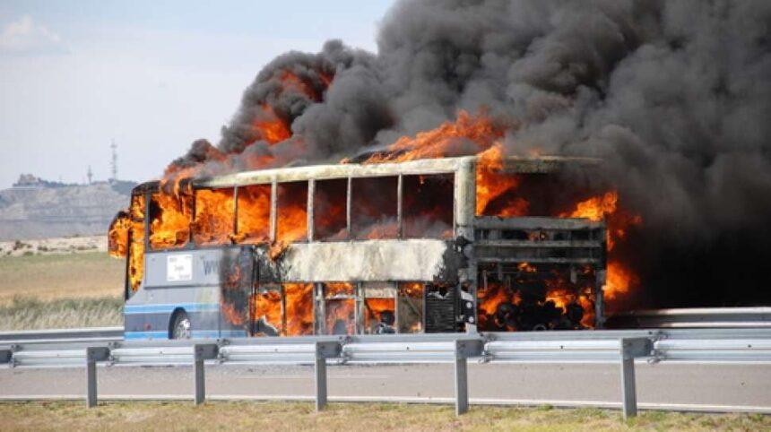 Ilustrasi Bus Jemaah Umrah Terbakar Shutterstock