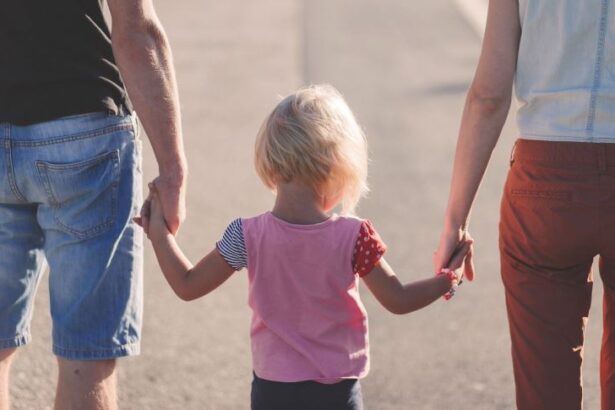 ilustrasi syarat dan prosedur adopsi anak