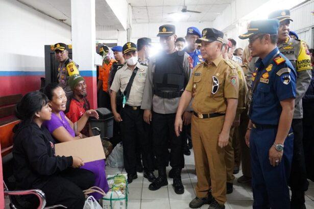Gubernur Memantau Pelabuhan Sampit