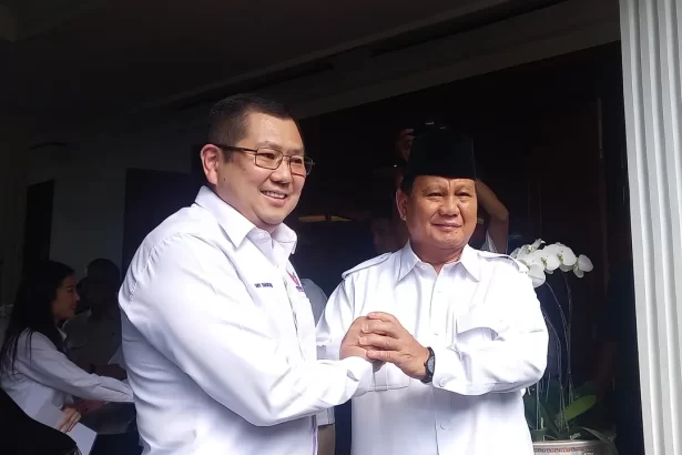 Ketua Umum Perindo Hary Tanoesoedibjo (kiri) Dan Ketua Umum Gerindra Prabowo Subianto