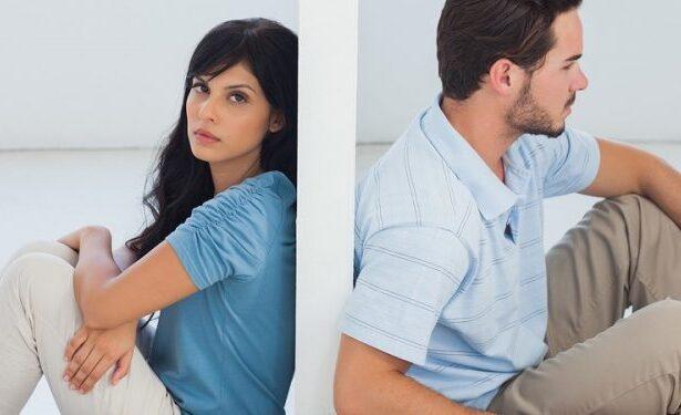 Tanda Wanita Gagal Move On Masih Cinta Mantan Pacar