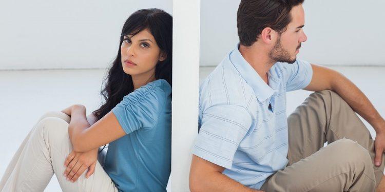 Tanda Wanita Gagal Move On Masih Cinta Mantan Pacar