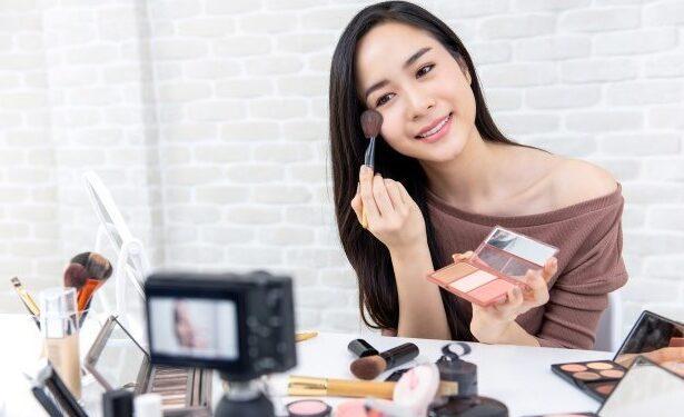 Urutan Makeup Yang Benar Shutterstock