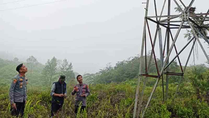 Bikin Konten Di Menara Sutet, Pria Ini Tersengat Listrik Hingga Hangus Terbakar
