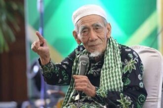 Kh Maimoen Zubair Atau Mbah Moen