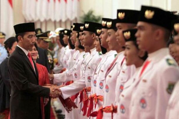 Paskibraka Bertugas Di Istana Negara