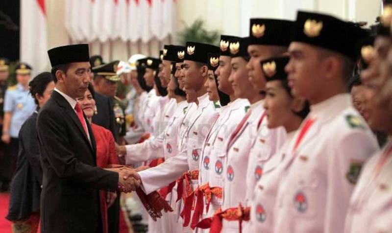 Paskibraka Bertugas Di Istana Negara