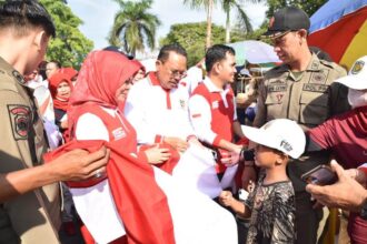 Pembagian Bendera Merah Putih