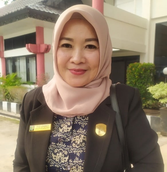 Susi Idawati Dprd Kota Ist332