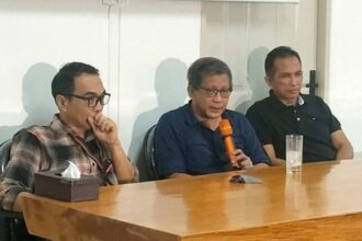 Konferensi Pers Rocky Gerung Minta Maaf