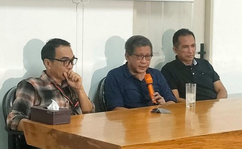 Konferensi Pers Rocky Gerung Minta Maaf