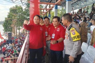 Lomba Perahu Naga Barsel