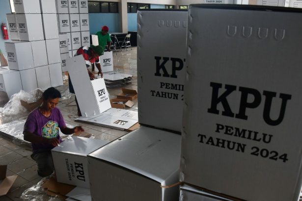 Perakitan Kotak Suara Pemilu 2024 Di Madiun