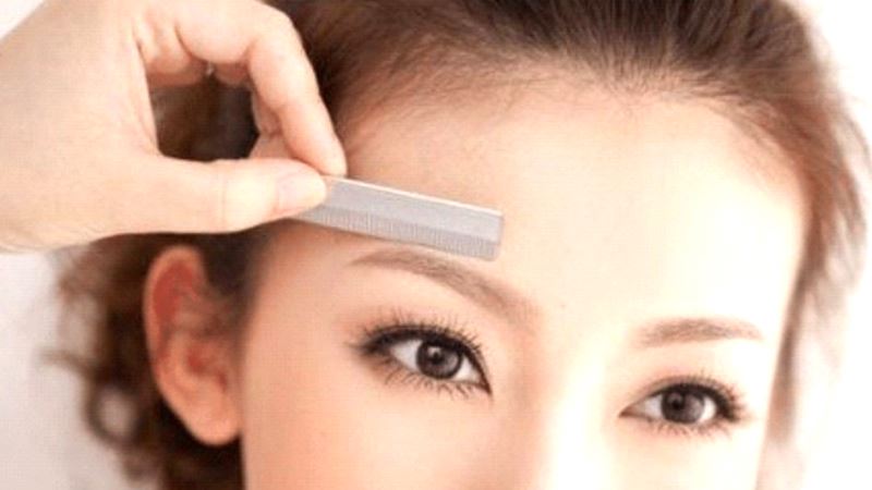 Ilustrasi Mencukur Alis