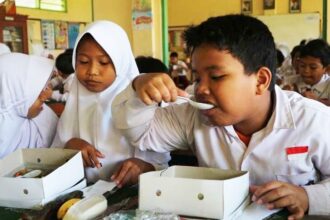 Ilustrasi Makan Siang Gratis