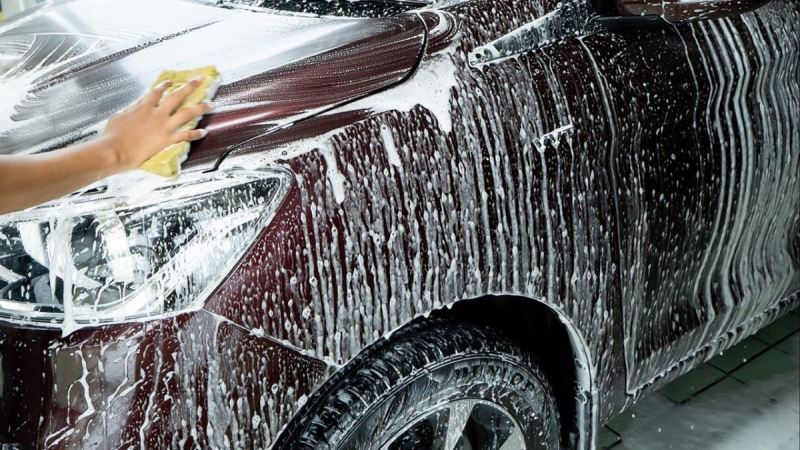 Ilustrasi Cuci Mobil Listrik