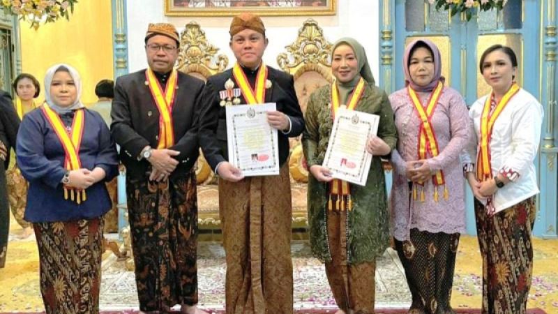 Pj Bupati Barsel Dapat Gelar Kehormatan Dari Keraton Surakarta
