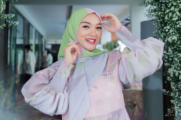 Zaskia Gotik Berhijab