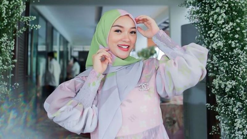 Zaskia Gotik Berhijab