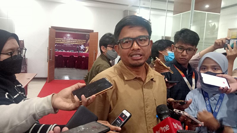 Anggota KPU RI Idham Holik tetap gunakan sirekap di pilkada serentak 2024
