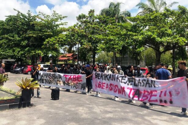 Demo Mahasiswa Beasiswa Tabe