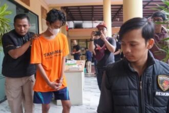 Pemuda Bakar Warung