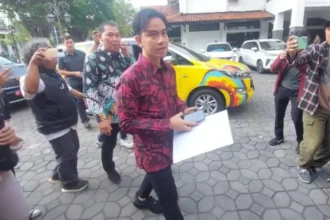 Gibran Mundur