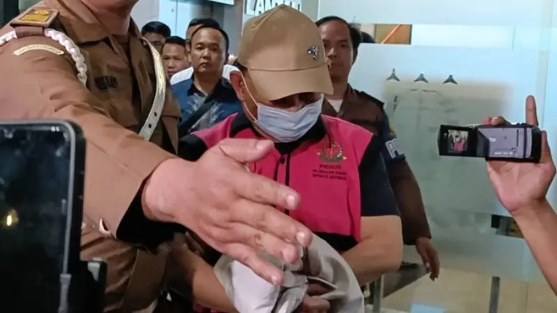 Ujang Iskandar Ditahan