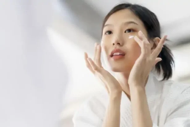 Ilustrasi Cara Memakai Skincare Malam