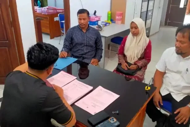 Guru Honorer Aniaya Anak Polisi