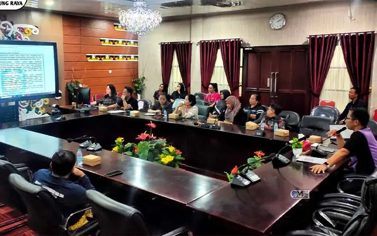 Pemerintah Kabupaten Murung Raya menggelar sosialisasi Peraturan Bupati (Perbup) Mura Nomor 23 Tahun 2024, yang menjadi pedoman pelaksanaan strategi integrasi pengembangan Usaha Mikro dan Kecil (UMK), belum lama ini.