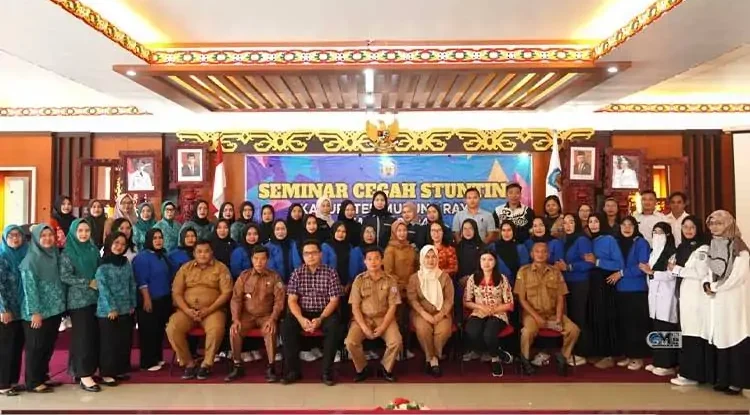 Pemerintah Kabupaten (Pemkab) Murung Raya melalui Dinas Pemberdayaan Perempuan, Perlindungan Anak, Pengendalian Penduduk, dan Keluarga Berencana (DP3A DALDUKKB) menggelar Seminar Pencegahan Stunting di Aula Cahai Ondhui Tingang, kantor Bupati Murung Raya.
