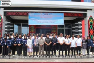Pj Bupati Murung Raya, Hermon, hadir dalam kegiatan Pengenalan Kehidupan Kampus Bagi Mahasiswa Baru (PKKMB) tahun ajaran 2024/2025 yang diselenggarakan oleh Akademi Kebidanan Murung Raya.